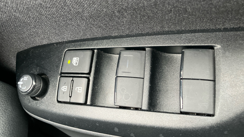 Toyota Yaris 1.5 Hybrid Design 5dr CVT Hybrid Hatchback